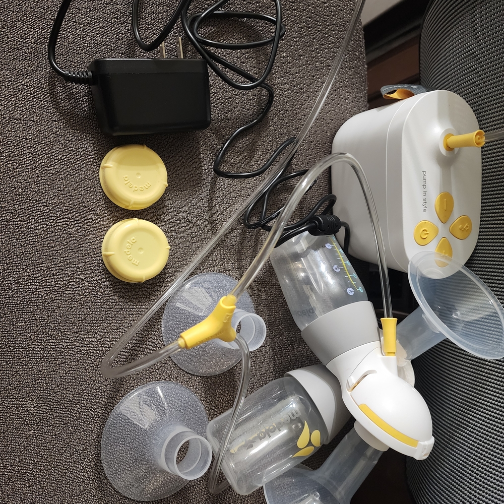 Medela VR Headset Yellow and White Immersive Experience